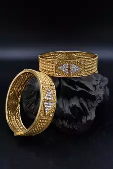 AARNAA  Stylish White Color Gold Plated Charm Crystal Bracelet Bangle Jewellery for Girls and Women  BG_G20_W_450