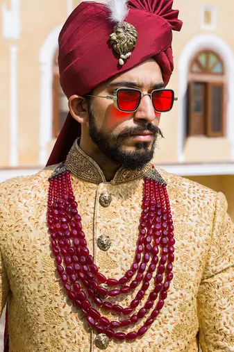 The Maroon Groom Mala