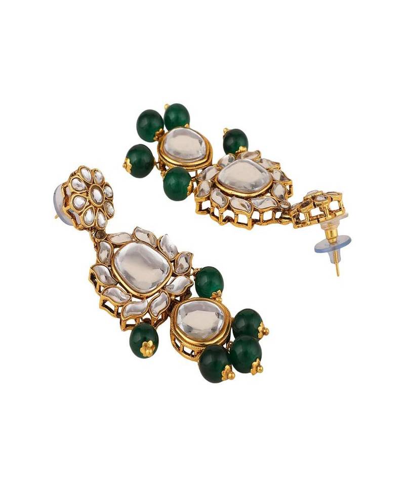 Gold Toned & Emerald Green Traditional Kundan Studded Jewellery Set