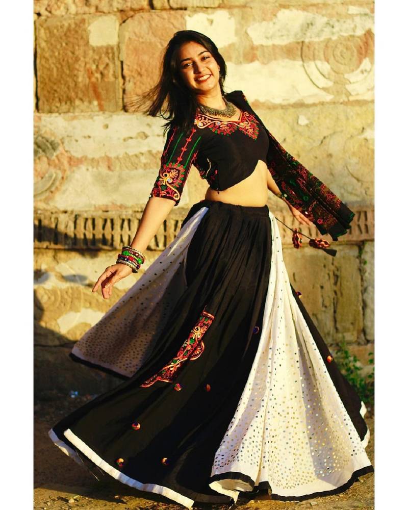 Glamorous Off White Maslin Traditional Function Wear Maslin Readymade Suit Collection With Off White Maslin