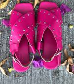 Criss Cross Broad Rivet Sandals In Pink