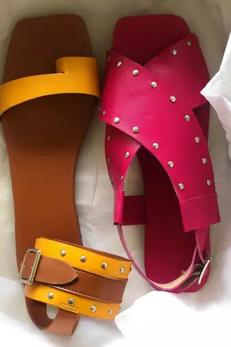 Criss Cross Broad Rivet Sandals In Pink