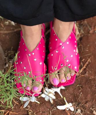 Criss Cross Broad Rivet Sandals In Pink 4