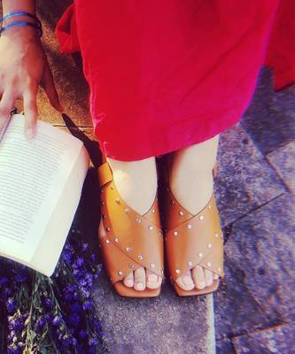 Criss Cross Broad Rivet Sandals in Tan 1