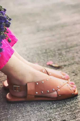 Criss Cross Broad Rivet Sandals in Tan