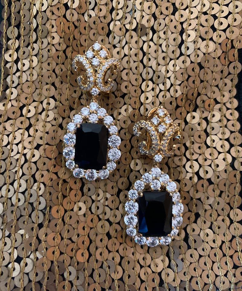 Victorian Top With Blue Sapphire Drop In 18K Gold Polish