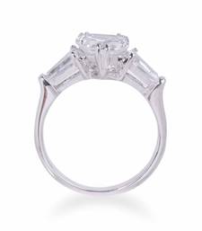 Heart Shaped Solitaire With Baguettes On Either Side