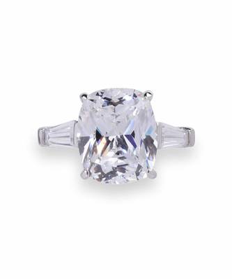 Radiant Cut Diamond With Baguettes On Either Side 2