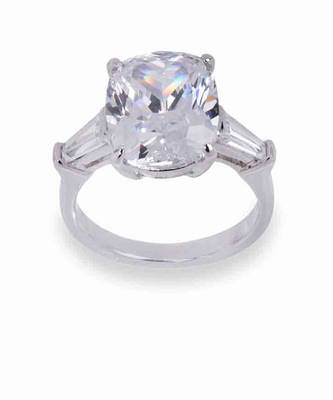 Radiant Cut Diamond With Baguettes On Either Side 5