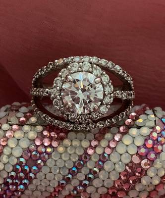 Round Center Diamond With 3 Row Diamond Band 4