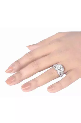 Cushion Center Diamond With Wavy Diamond Band