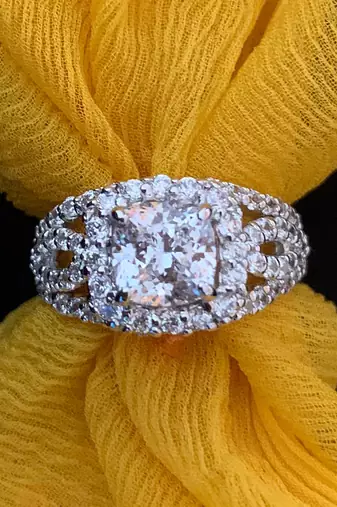 Cushion Center Diamond With Wavy Diamond Band