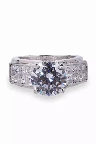 Round Classic Solitaire With Elevated Diamond Band