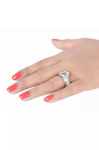 Round Classic Solitaire With Elevated Diamond Band