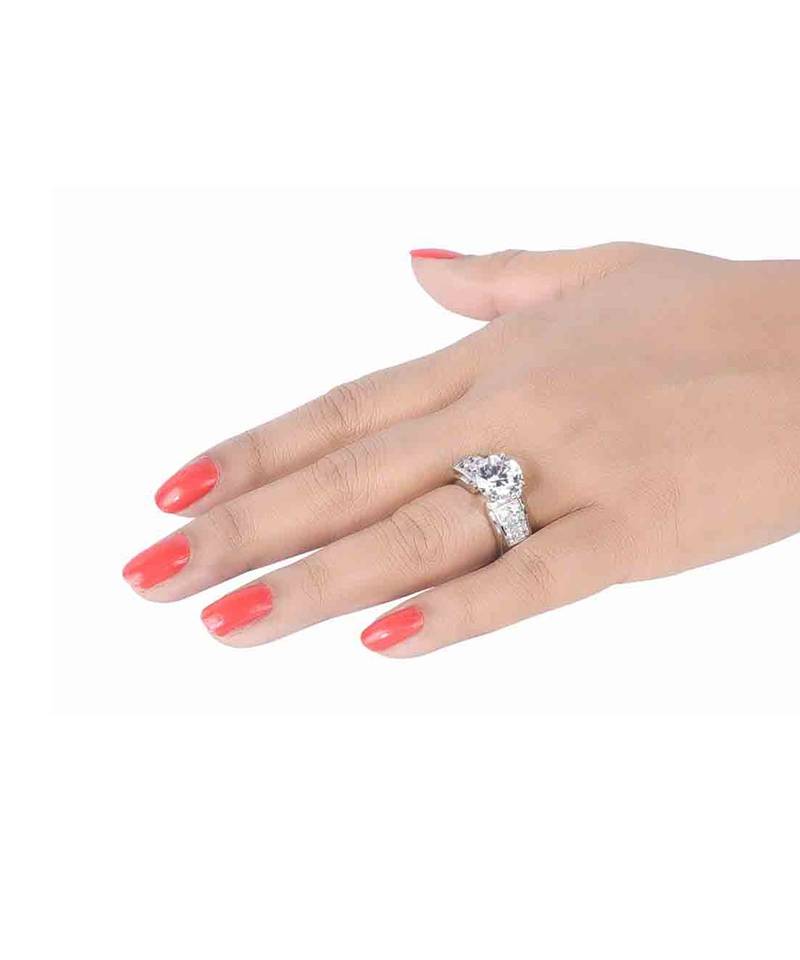 Round Classic Solitaire With Elevated Diamond Band
