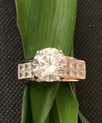 Round Classic Solitaire With Elevated Diamond Band 4