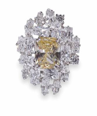 Yellow Center With Uneven Setting Of Diamond Cluster 2