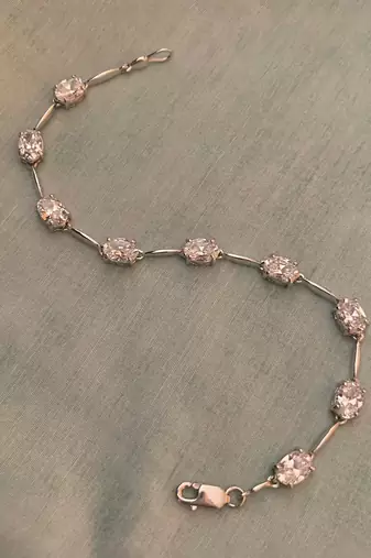 Oval Solitaire With Gap / Tennis Bracelet