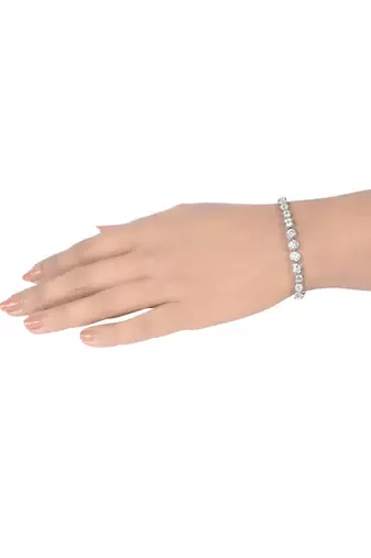 Graded Solitaire Tennis Bracelet In Bazel Setting