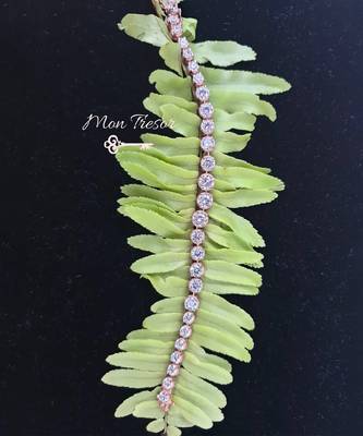 Graded Solitaire Tennis Bracelet With Ribbed Halo 5