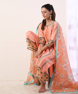 Coral Kurta Set With Organza Dupatta (Set Of 3) 4