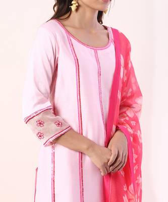Baby Pink Kurta Set With Organza Dupatta (Set Of 3) 3