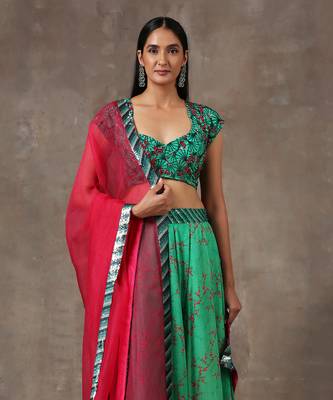 Green Embroidered Lehenga Set (Set Of 3) 3