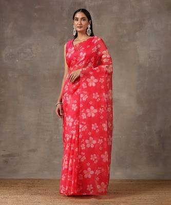 Printed Fuchsia Saree With Monotone Blouse (Set Of 2) 3