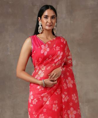 Printed Fuchsia Saree With Monotone Blouse (Set Of 2) 4