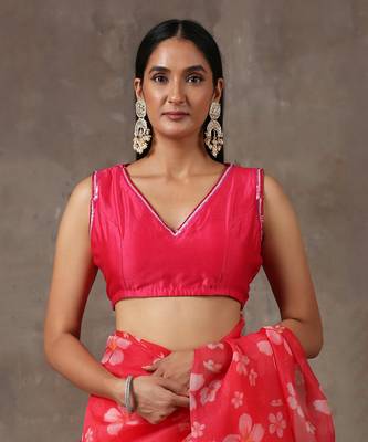 Printed Fuchsia Saree With Monotone Blouse (Set Of 2) 6