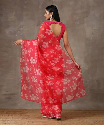 Printed Fuchsia Saree With Monotone Blouse (Set Of 2) 9