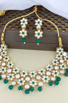 Gold Plated Traditional Kundan & Pearls Choker Necklace & Earring Ethnic Jewellery Set for Women & Girls K7229G