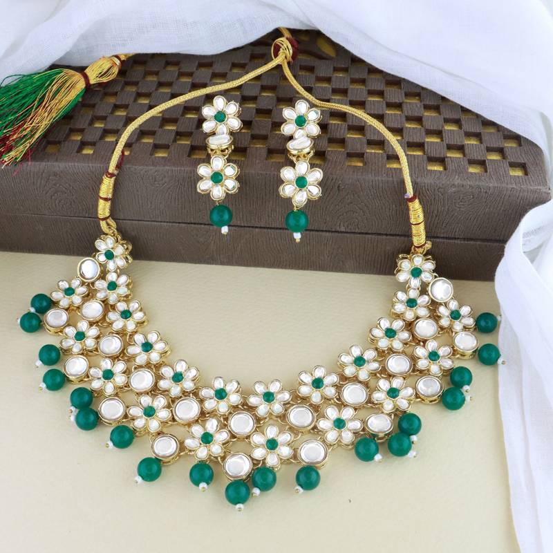 Gold Plated Traditional Kundan & Pearls Choker Necklace & Earring Ethnic Jewellery Set for Women & Girls K7229G