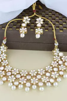 Gold Plated Traditional Kundan & Pearls Choker Necklace & Earring Ethnic Jewellery Set for Women & Girls K7229W