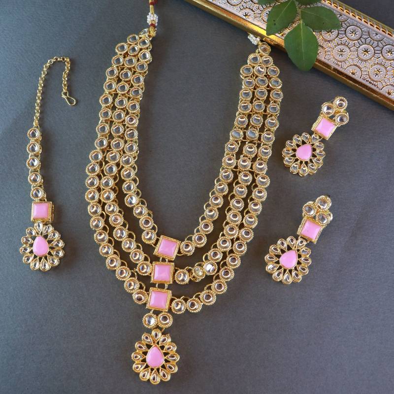 Gold Plated Traditional Kundan Necklace Jewellery Set with Earrings & Maang Tikka for Women 