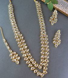 Gold Plated Traditional Kundan Necklace Jewellery Set with Earrings & Maang Tikka for Women 