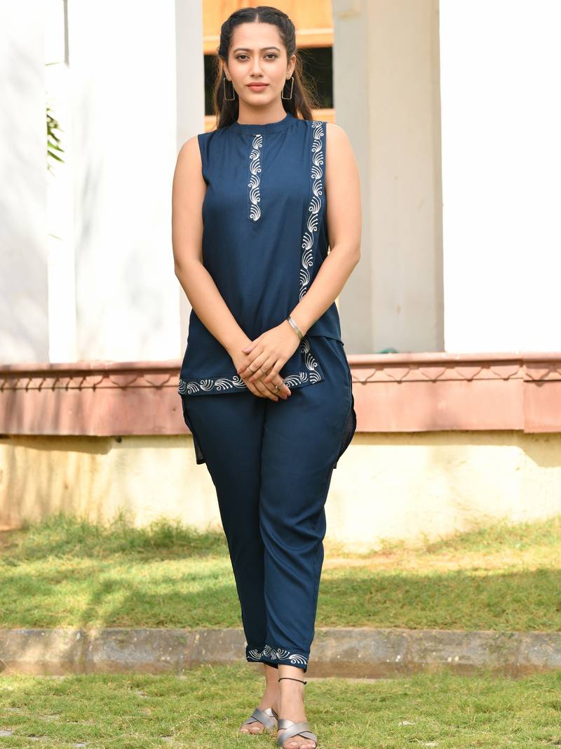 LEILA JARI EMBROIDERED KURTI SET