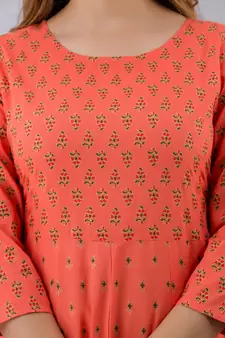 Women Printed Anarkali Kurta in Pink