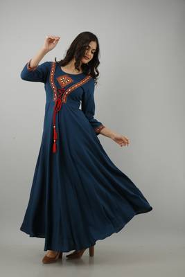 Women Embroidered Anarkali Kurta in Dark Blue 2