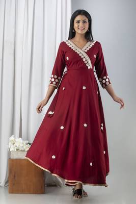 ftDiva Women Emblished Angarakha Flared Kurta in Maroon 1