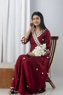 ftDiva Women Emblished Angarakha Flared Kurta in Maroon 6