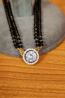 White mangalsutra