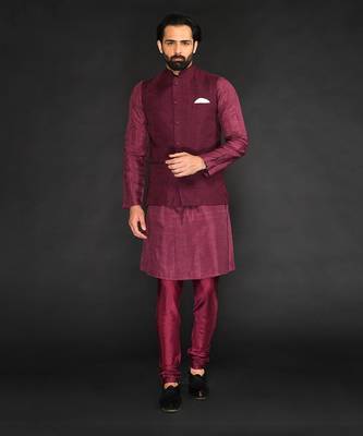 Maroon Textured Bundi With Kurta And Slim Pant 1