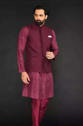 Maroon Textured Bundi With Kurta And Slim Pant