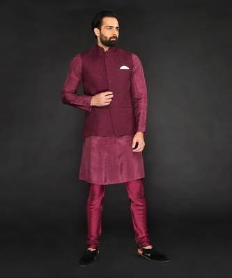 Maroon Textured Bundi With Kurta And Slim Pant 4