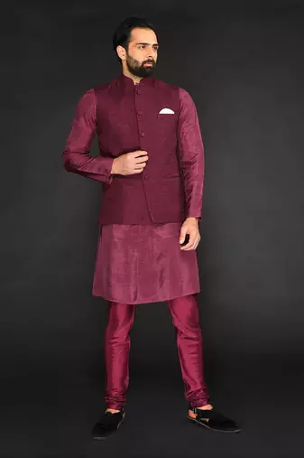 Maroon Textured Bundi With Kurta And Slim Pant