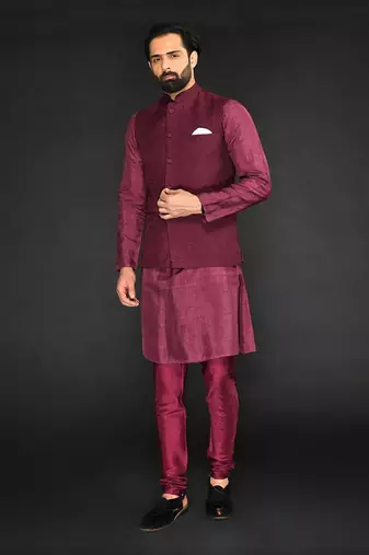 Maroon Textured Bundi With Kurta And Slim Pant