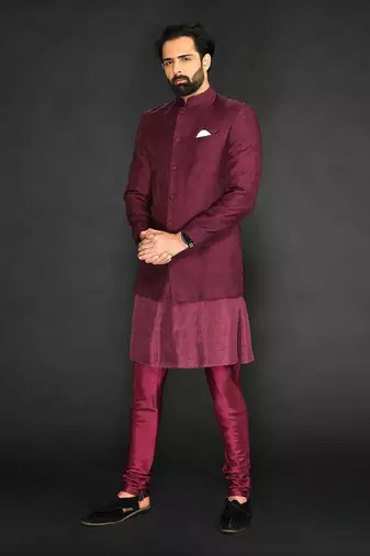 Maroon Textured Bundgala With Kurta And Slim Pant