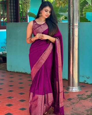 Magenta woven banarasi saree with blouse 1