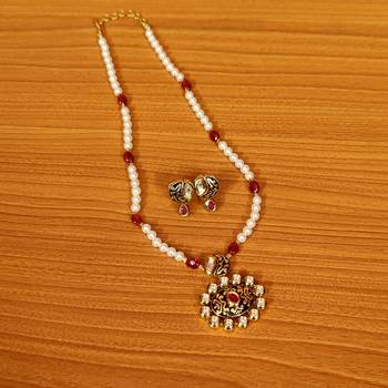 Red pendants 1